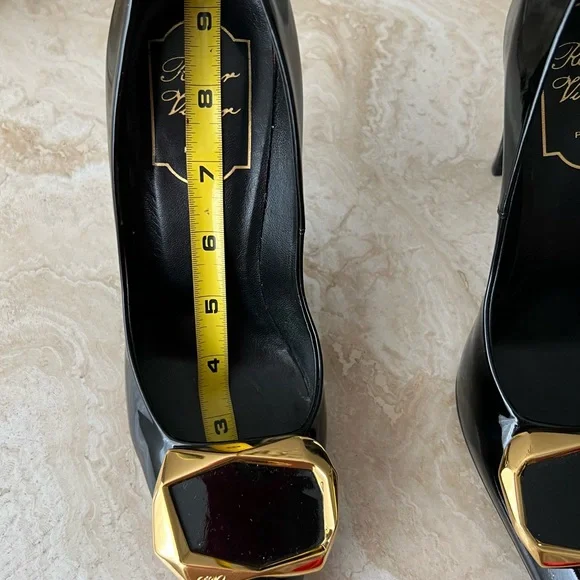 Roger Vivier patent leather gold logo high heels shoes 35,5 us 5,5